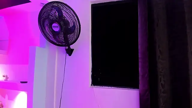 TifanyWhite_ webcam