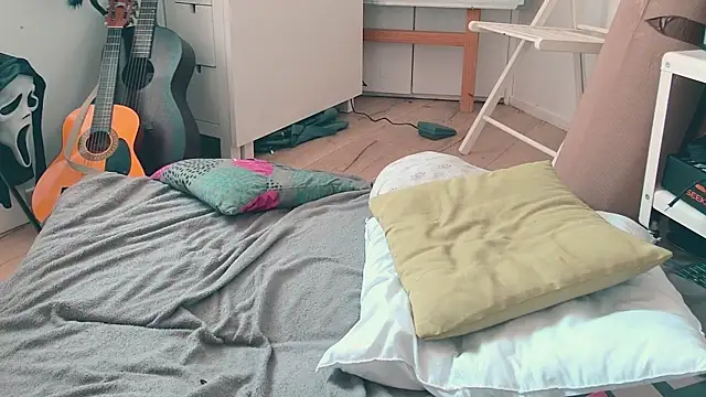 CeriseLapine webcam