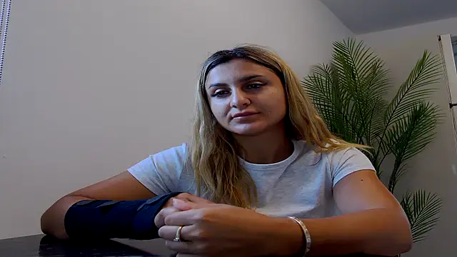 NicolePlay webcam