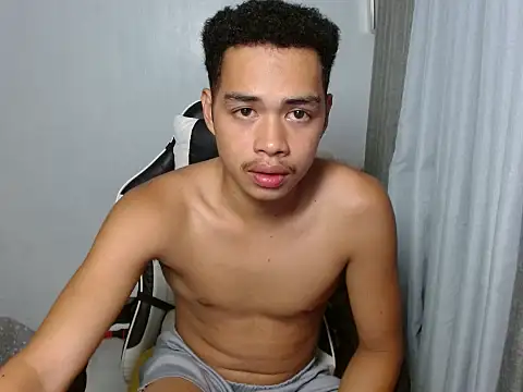 curlyasian_njxx