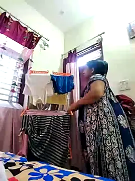 Cute-Janvi20 live sex cam