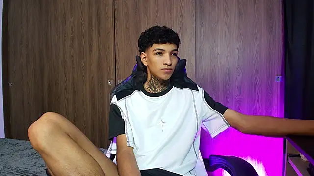 im_Usuga live cam on StripChat