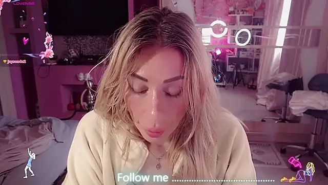 AnnieGOld_ webcam