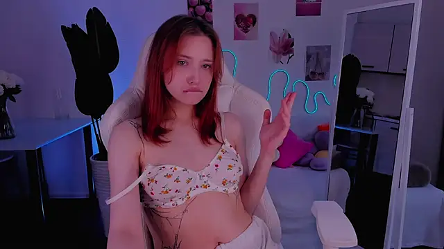 LittlePeach007 webcam