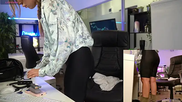 BabesGoWild webcam