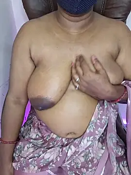 MISS-LOVEV webcam