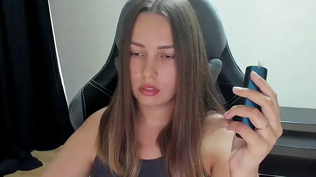 Mia_shy1 webcam