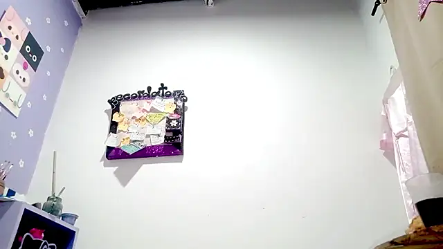 PetiteIvoryQueen19 webcam