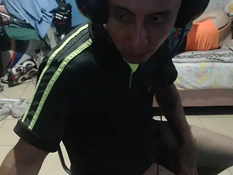 ElliotVqz182 webcam