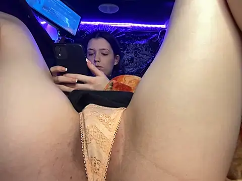 Lilactease live cam on StripChat