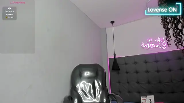 scarletcherry18 webcam