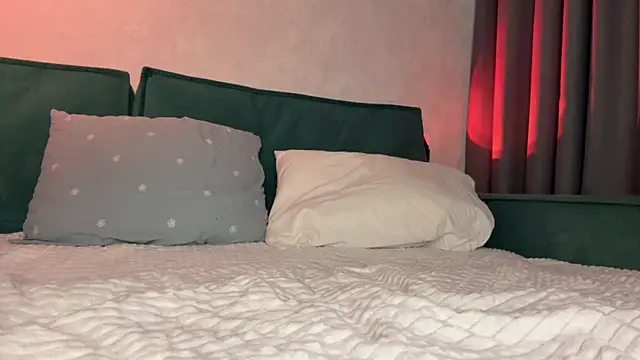 Kira_Quinn webcam