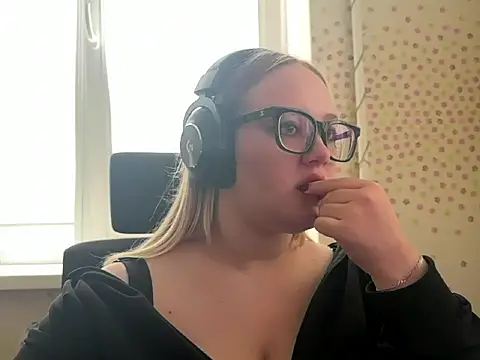 TashaDarm webcam