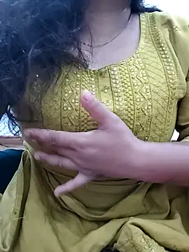 Hottypuja webcam