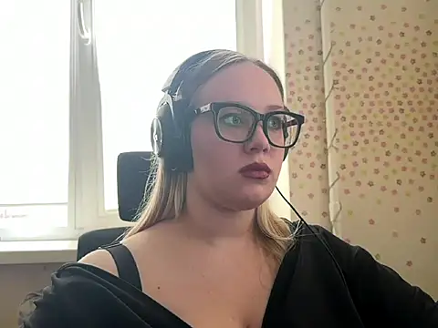 TashaDarm webcam