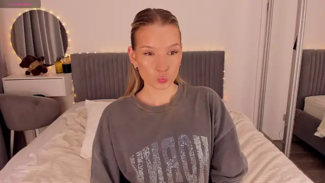 Cassie Rayss (CassieRayss)