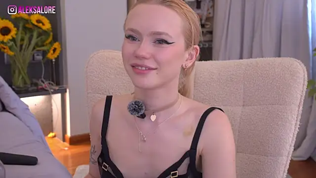 LexieLoree webcam