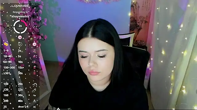 Mona_Esty webcam