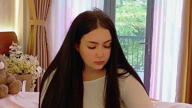 UR_MADDY_ONLINE webcam