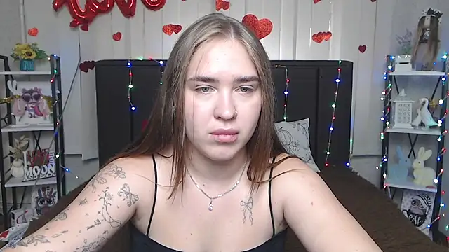 LauraHlot webcam