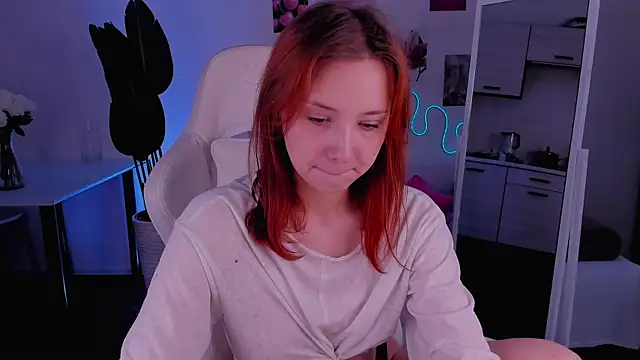 LittlePeach007 webcam