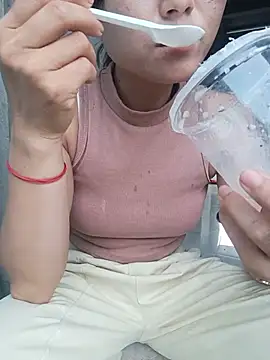 Linda-yiyi webcam