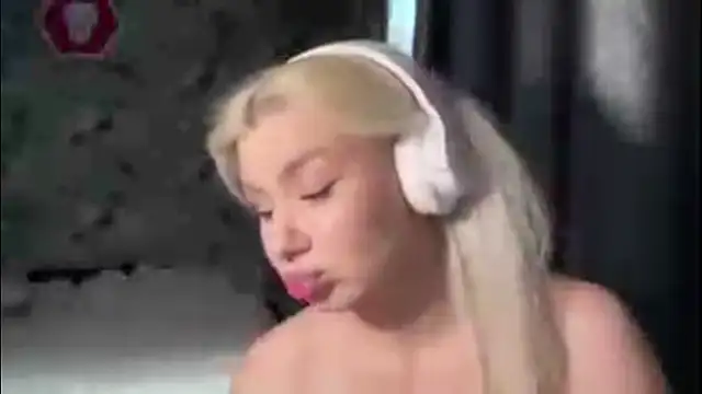 SpotlessParaffin webcam