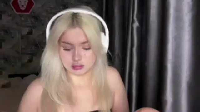 SpotlessParaffin webcam