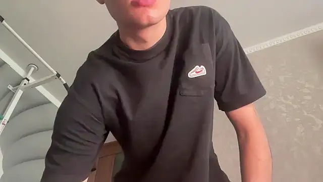 tomasdickpick (M twink) - take off a T-shirt