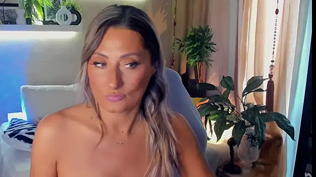 SarahAlluring webcam