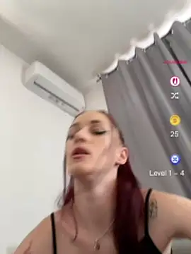 Roxyfoxyyy webcam