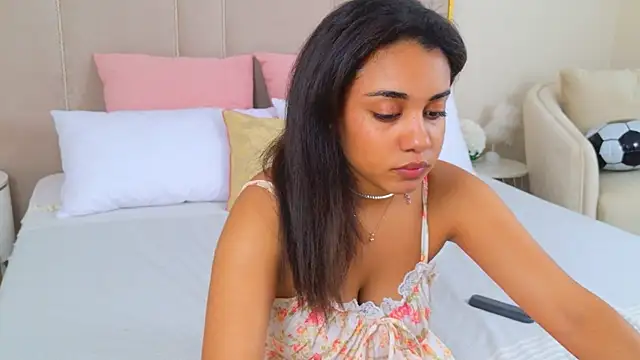 Luna_Cortier webcam