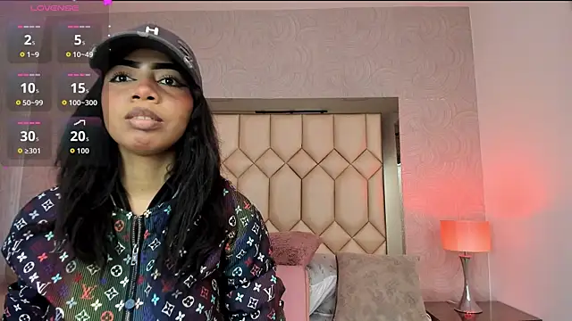 TyraKayne webcam