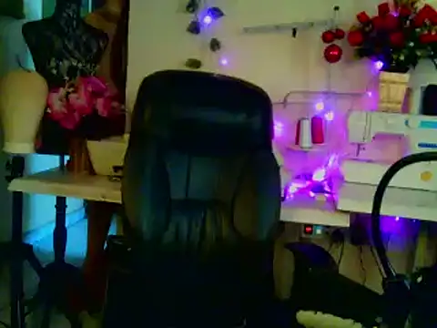 Anaconda2350 live cam on StripChat