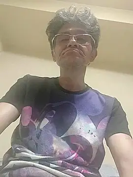 ReekedMyelin webcam