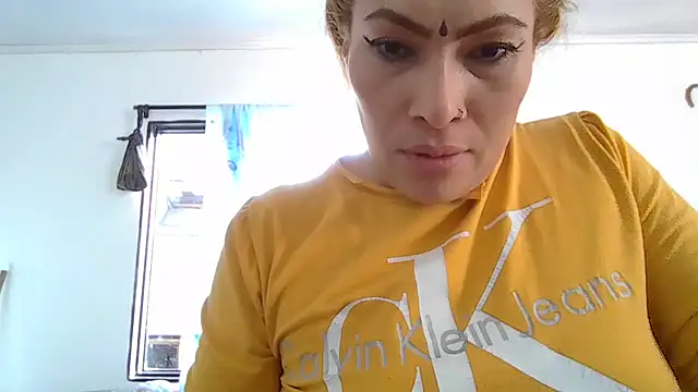 Layla-Astrum webcam