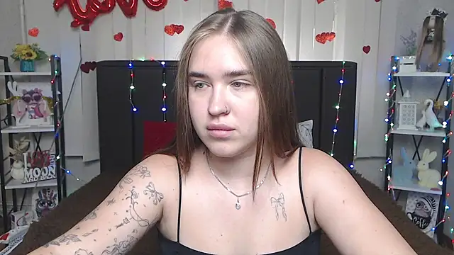 LauraHlot webcam