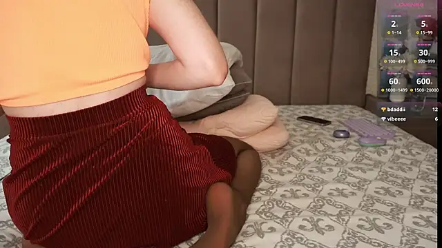 honeyed_poison live cam on StripChat