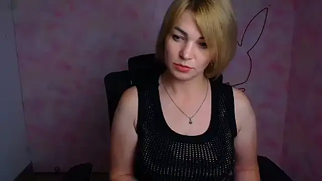 CuttieEmma webcam