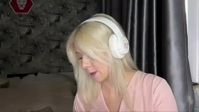 SpotlessParaffin webcam