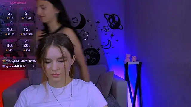 caroline_honeyy webcam