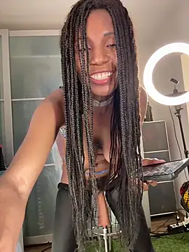ShantelSexyYoungMilfie