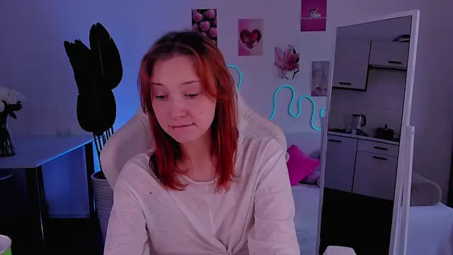 LittlePeach007 webcam