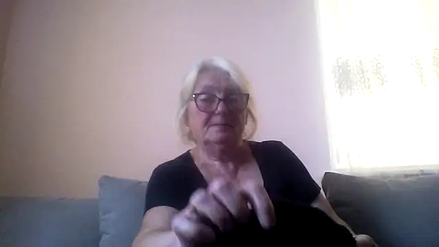 AmyLove353 webcam