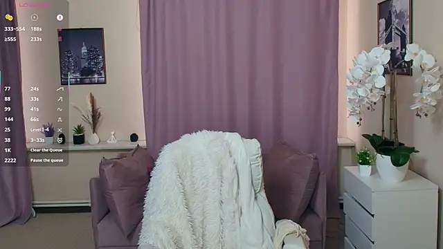 AminaRuthers webcam