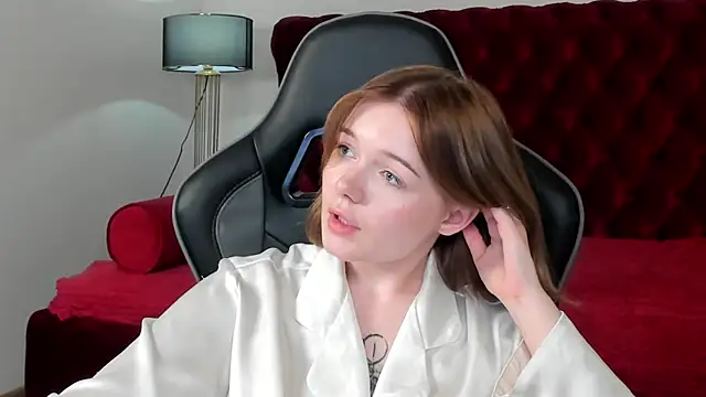 elinavale - ElinaVale's free webcam - UK Sex Cams