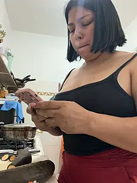 ISABELLA__LUNA webcam