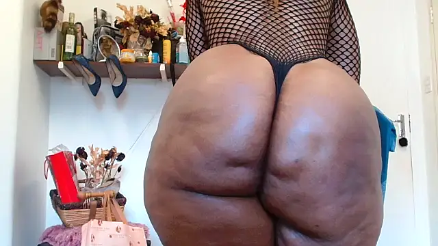 xTALLSEXYBUMx live cam on StripChat