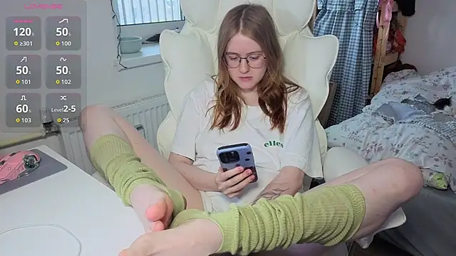 urstripchatgf webcam