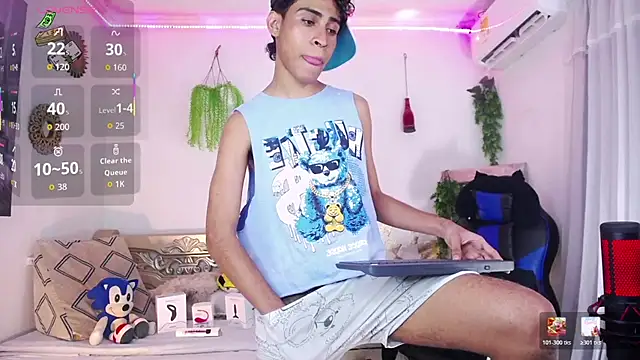 huge_armound webcam